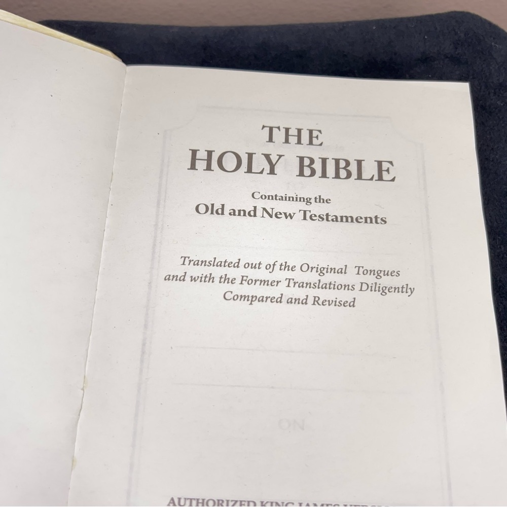 White HOLY BIBLE KJV Gold Leatherette Cover Compact Thinline Edition Gift - Picture 9 of 12